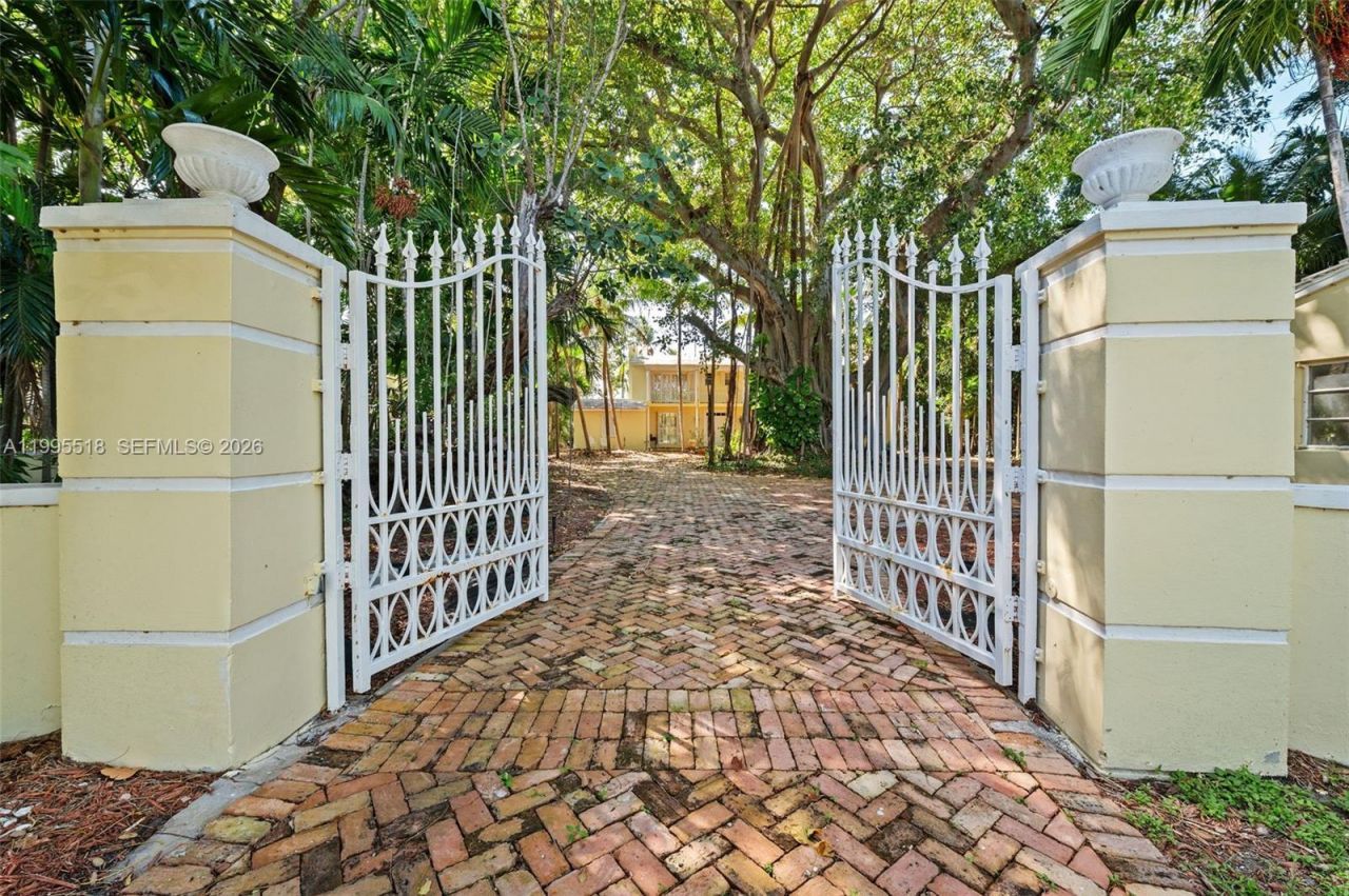 220 Bal Bay Dr , Bal Harbour, FL 33154 Photo