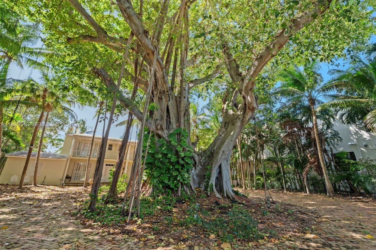 220 Bal Bay Dr , Bal Harbour, FL 33154 Photo