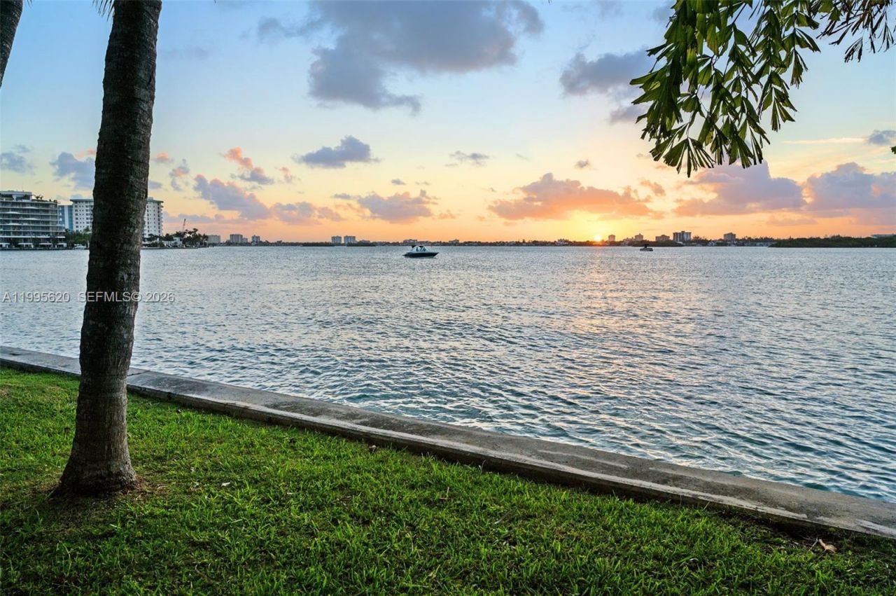 220 Bal Bay Dr , Bal Harbour, FL 33154 Photo