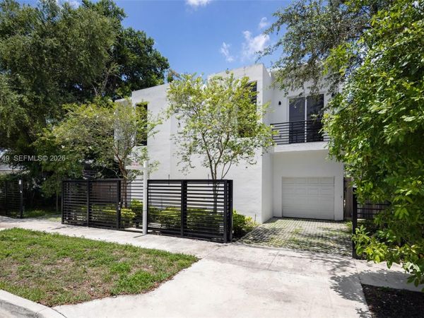 3162 Plaza St , Coconut Grove, FL 33133