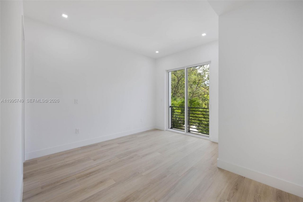 3162 Plaza St, Coconut Grove, FL 33133 Photo