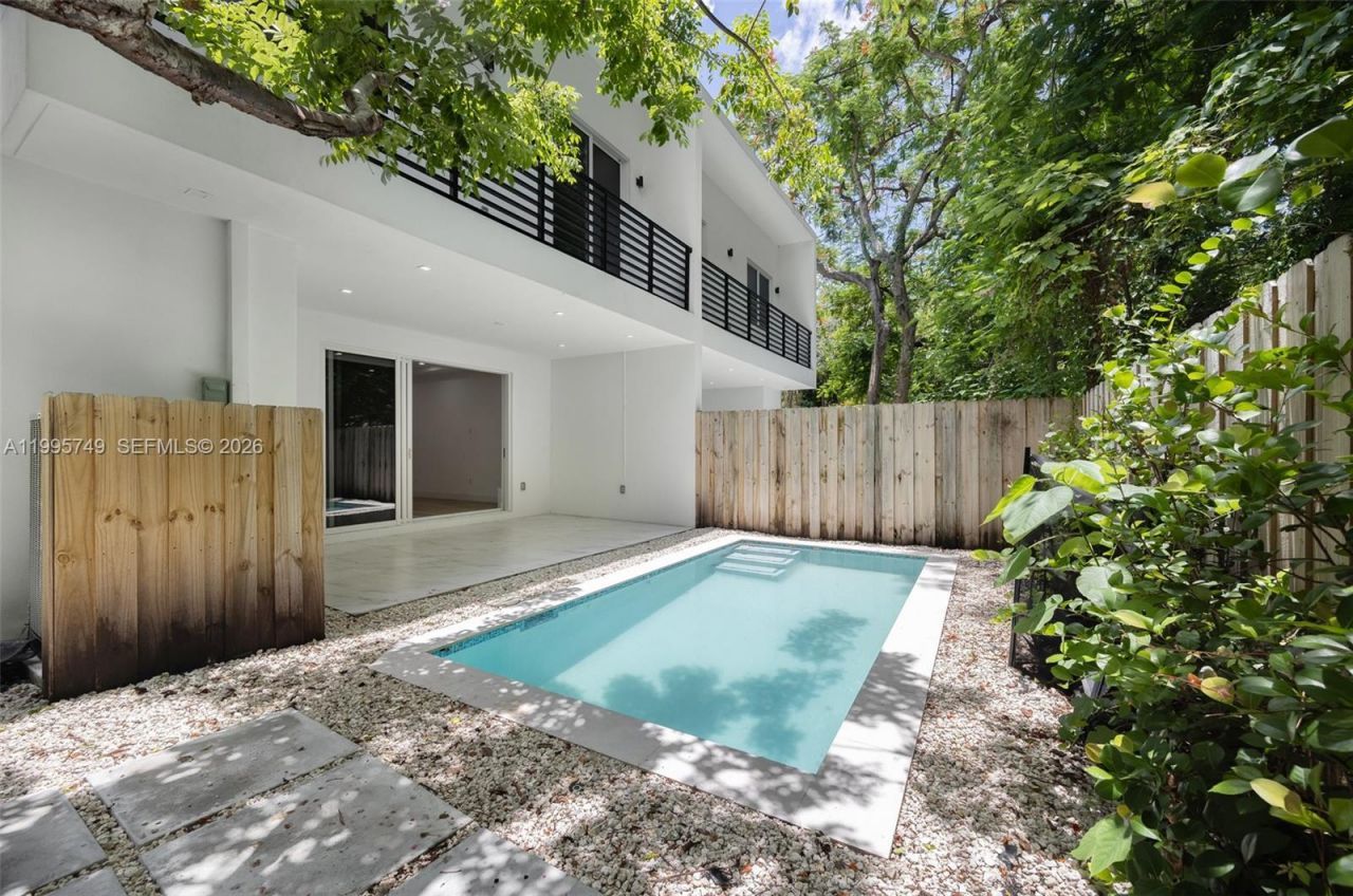 3162 Plaza St, Coconut Grove, FL 33133 Photo