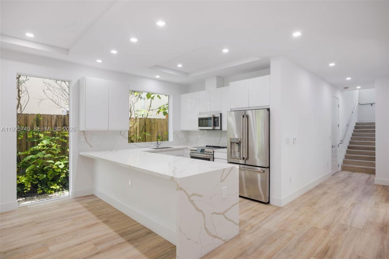 3162 Plaza St, Coconut Grove, FL 33133 Photo