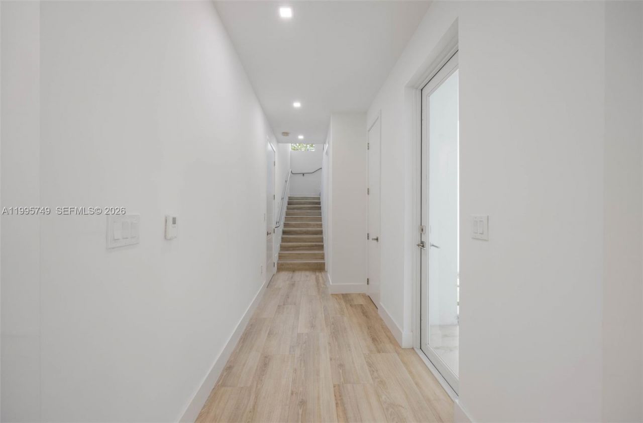 3162 Plaza St, Coconut Grove, FL 33133 Photo