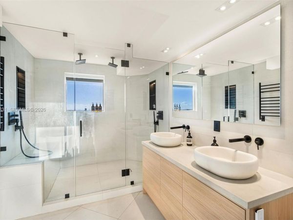 16485 Collins Ave , Unit 2438, Sunny Isles Beach, FL 33160