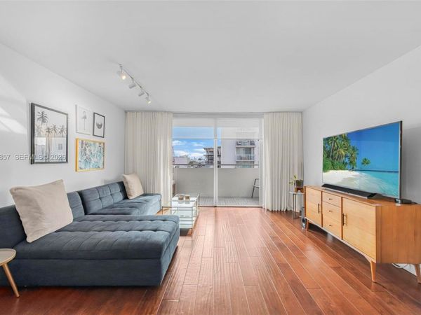 1658 Bay Rd , Unit 701, Miami Beach, FL 33139