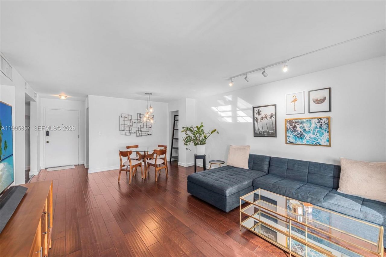 1658 Bay Rd, Unit 701, Miami Beach, FL 33139 Photo