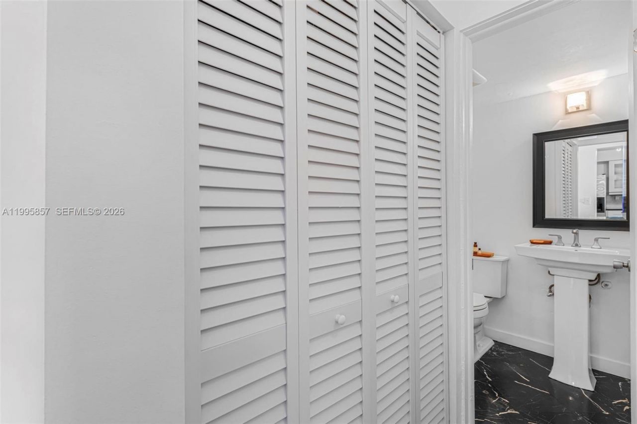 1658 Bay Rd, Unit 701, Miami Beach, FL 33139 Photo