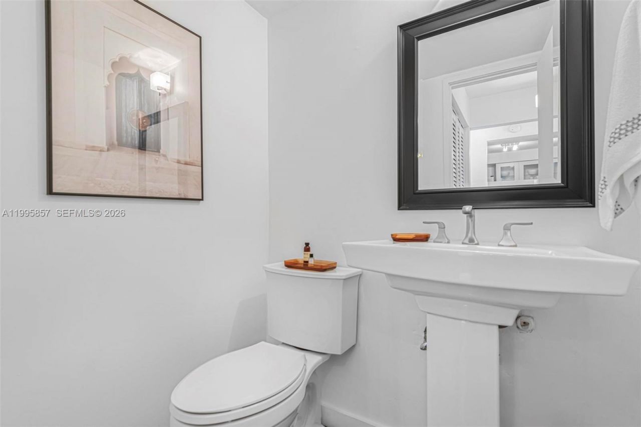 1658 Bay Rd, Unit 701, Miami Beach, FL 33139 Photo