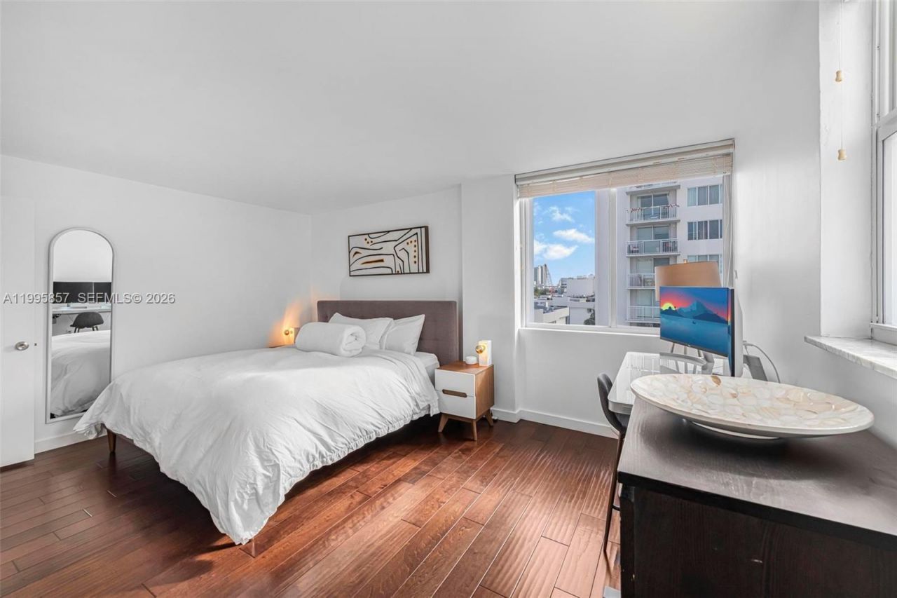 1658 Bay Rd, Unit 701, Miami Beach, FL 33139 Photo