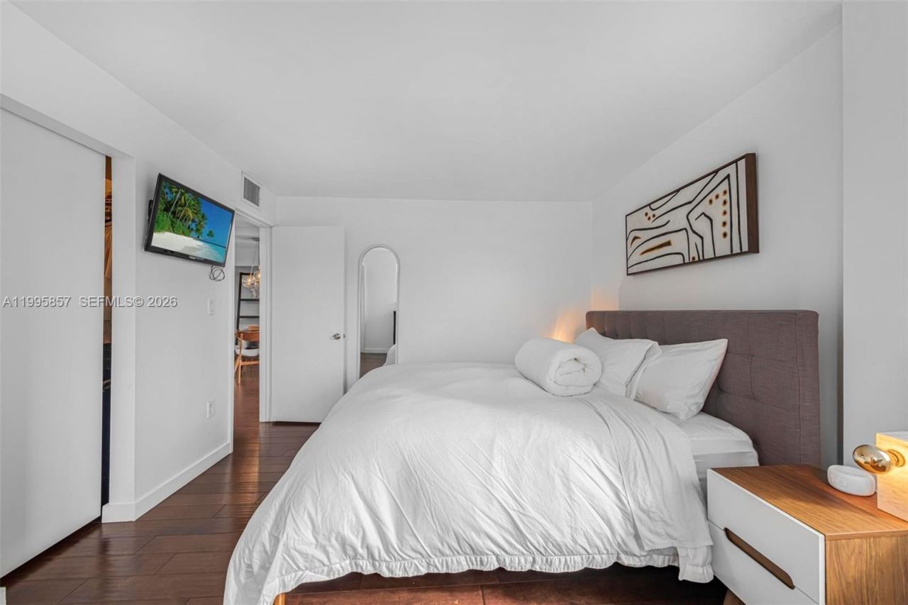 1658 Bay Rd, Unit 701, Miami Beach, FL 33139 Photo