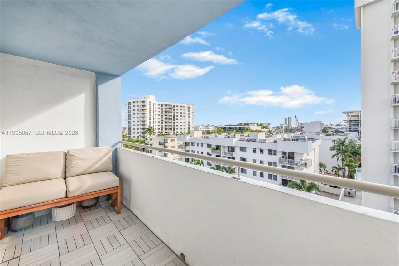 1658 Bay Rd, Unit 701, Miami Beach, FL 33139 Photo