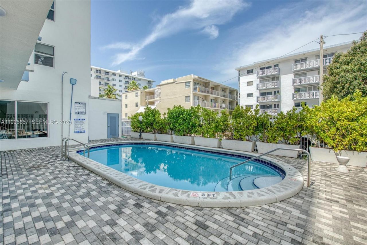 1658 Bay Rd, Unit 701, Miami Beach, FL 33139 Photo