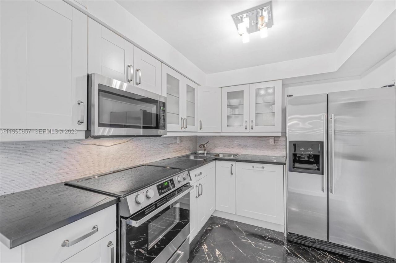 1658 Bay Rd, Unit 701, Miami Beach, FL 33139 Photo