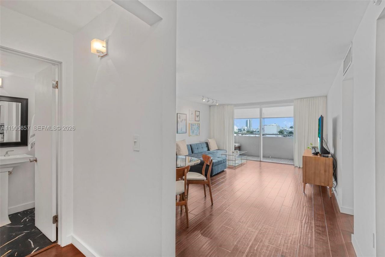 1658 Bay Rd, Unit 701, Miami Beach, FL 33139 Photo