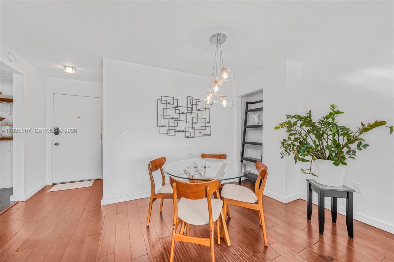 1658 Bay Rd, Unit 701, Miami Beach, FL 33139 Photo