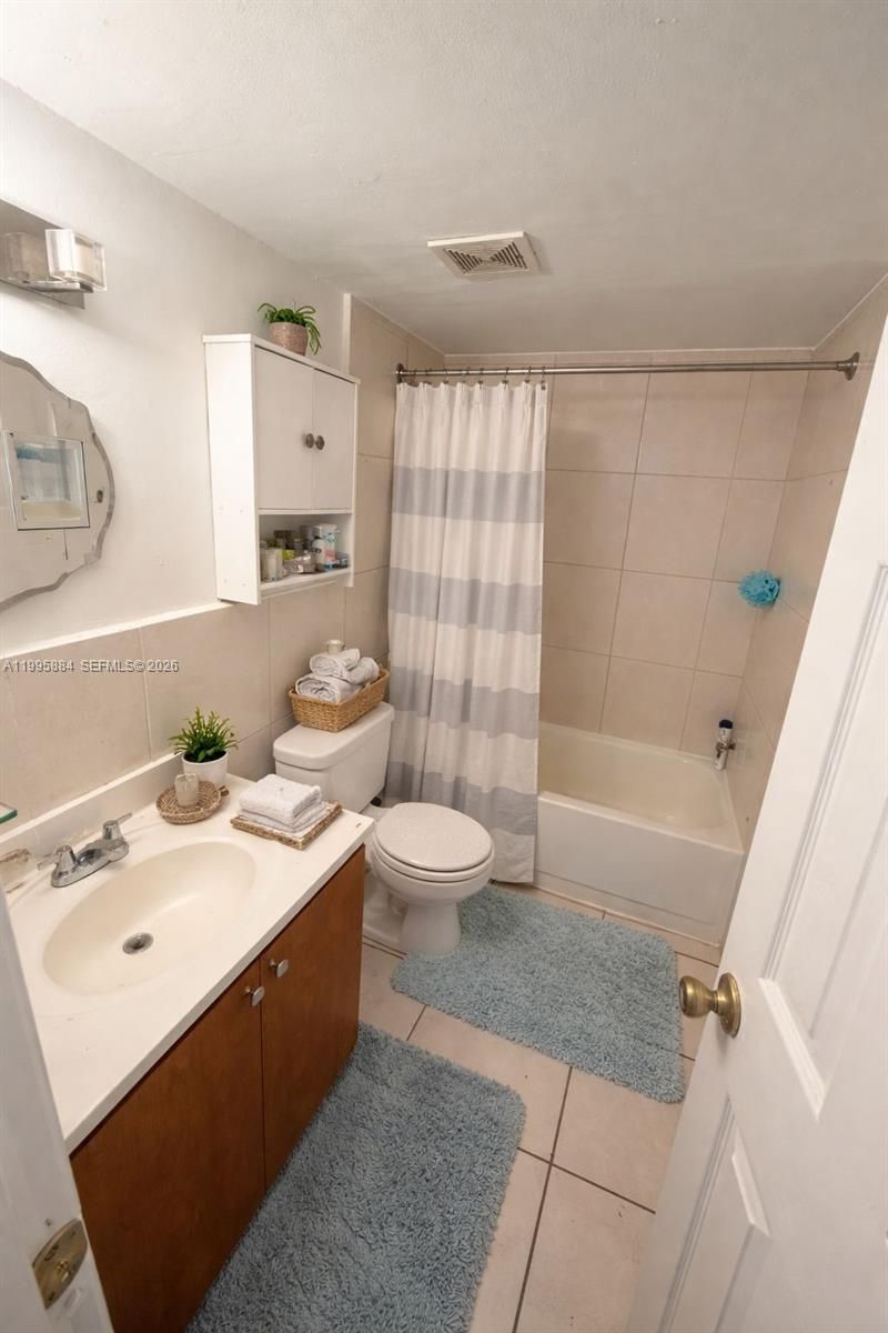 11005 SW 1st St, Unit 202, Sweetwater, FL 33174 Photo