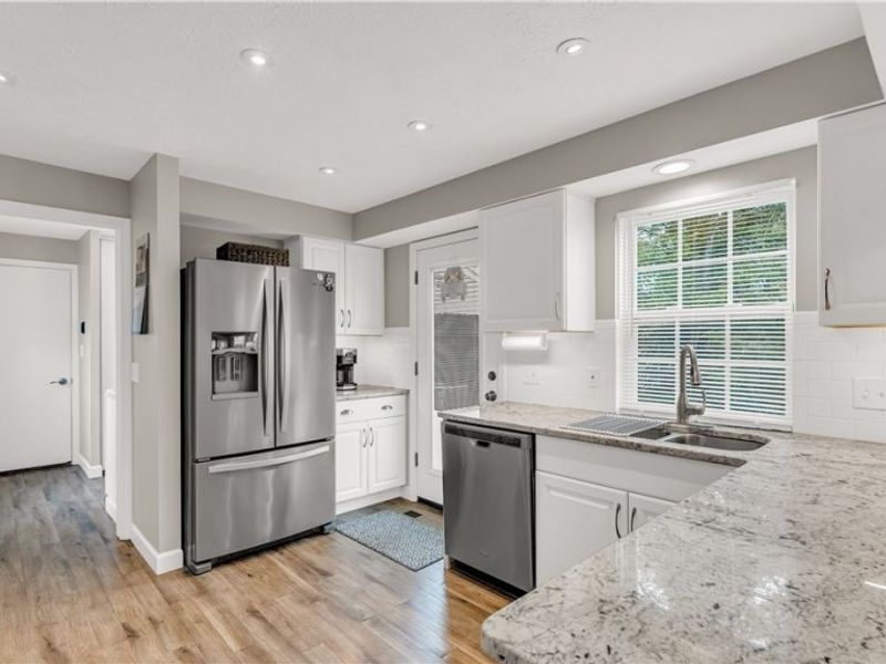 16460 Georgetown Court , Strongsville, OH 44136 Photo 5