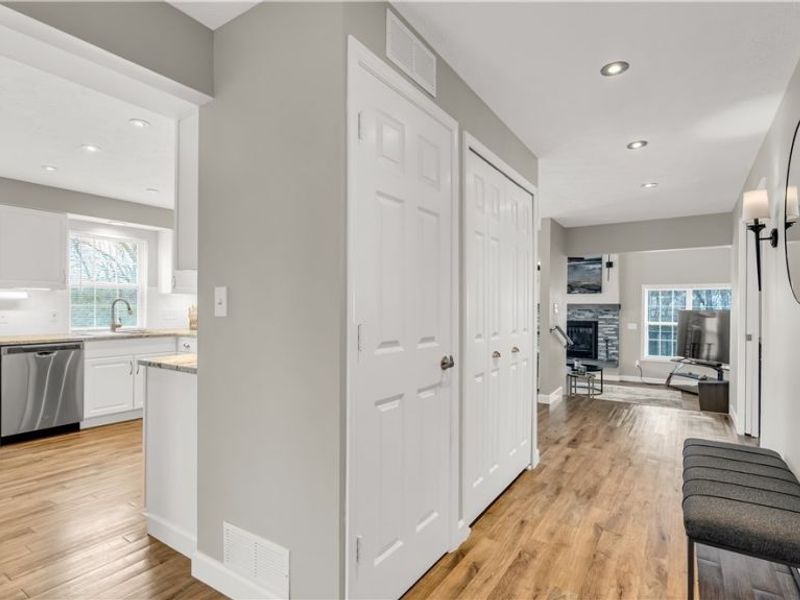 16460 Georgetown Court , Strongsville, OH 44136 Photo 7