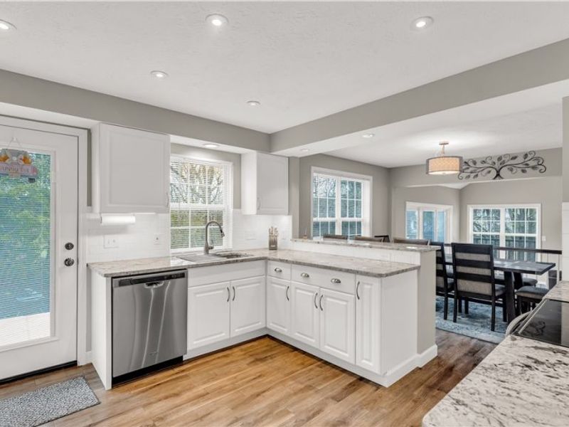 16460 Georgetown Court , Strongsville, OH 44136 Photo 9