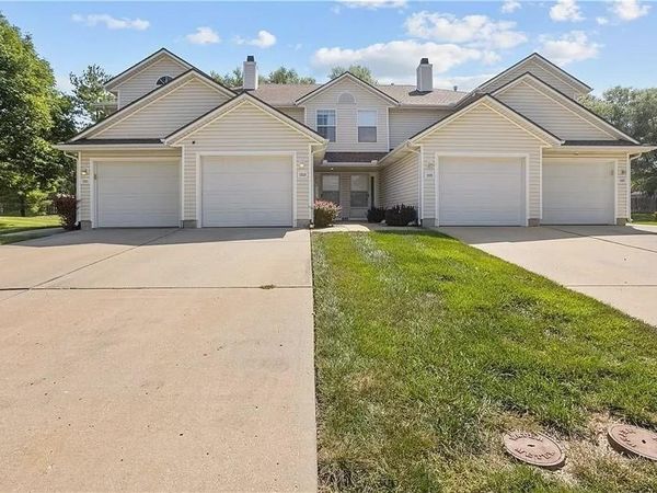 1323 SE Lexington Avenue, Lee's Summit, MO 64081