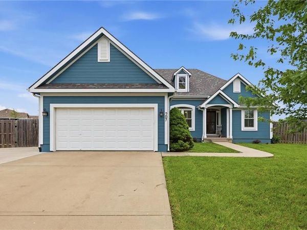 907 Hemlock Street, Paola, KS 66071