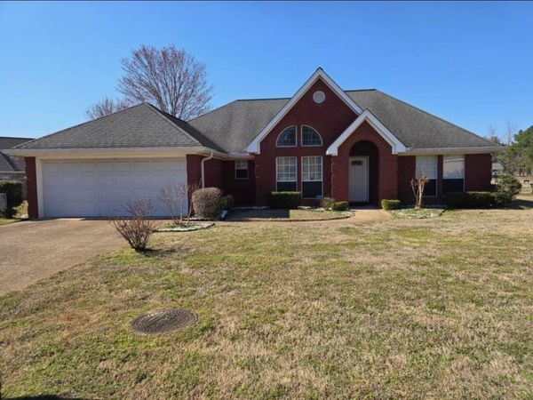 60 1st Colony, Columbus, MS 39702
