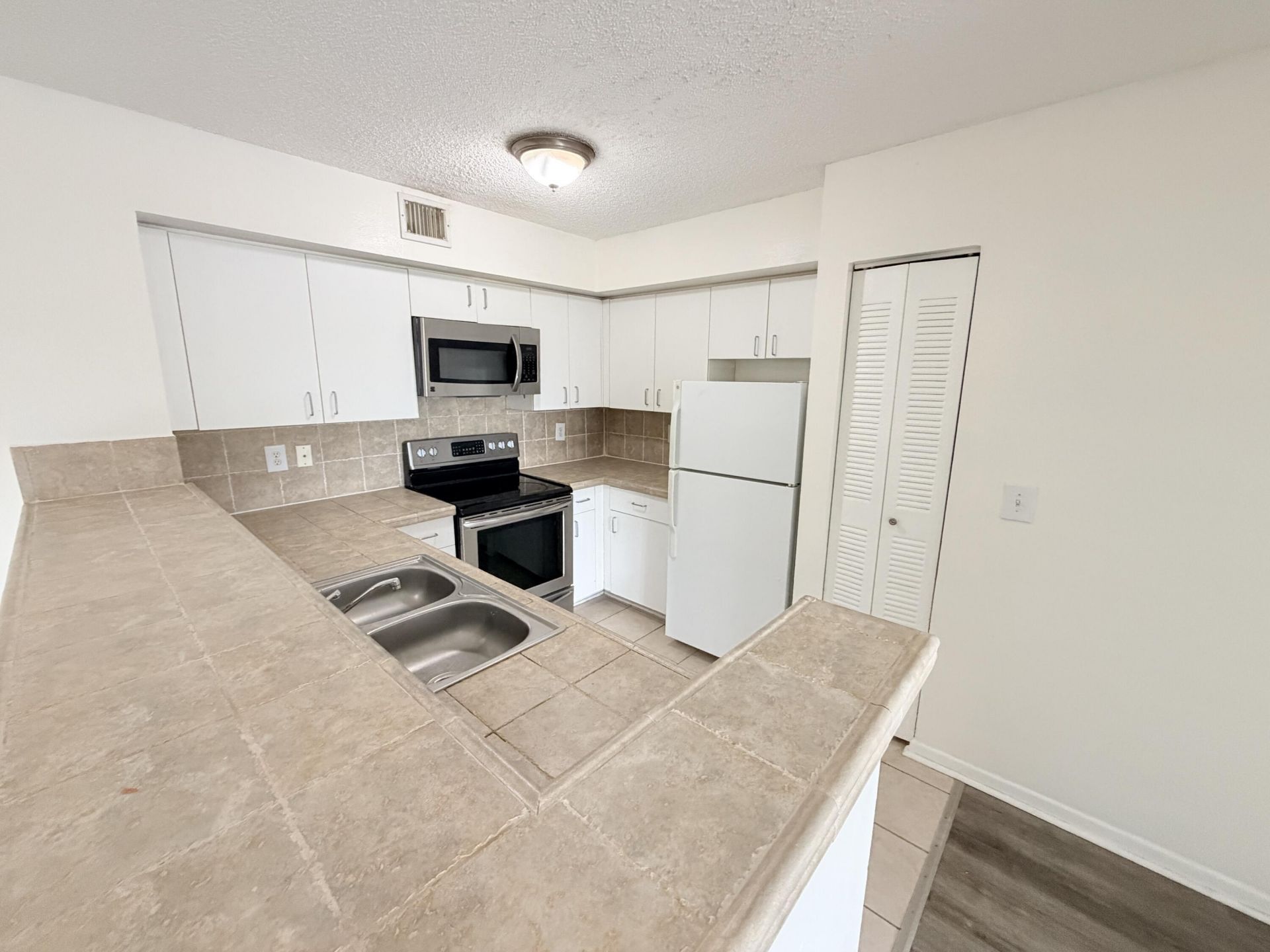 1749 Village Boulevard, Unit 304, West Palm Beach, FL 33409 Photo