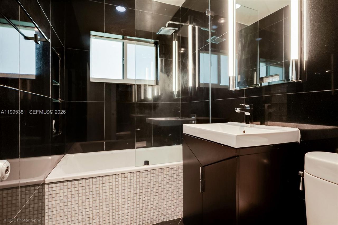 6000 Leonardo St, Unit 6000, Coral Gables, FL 33146 Photo