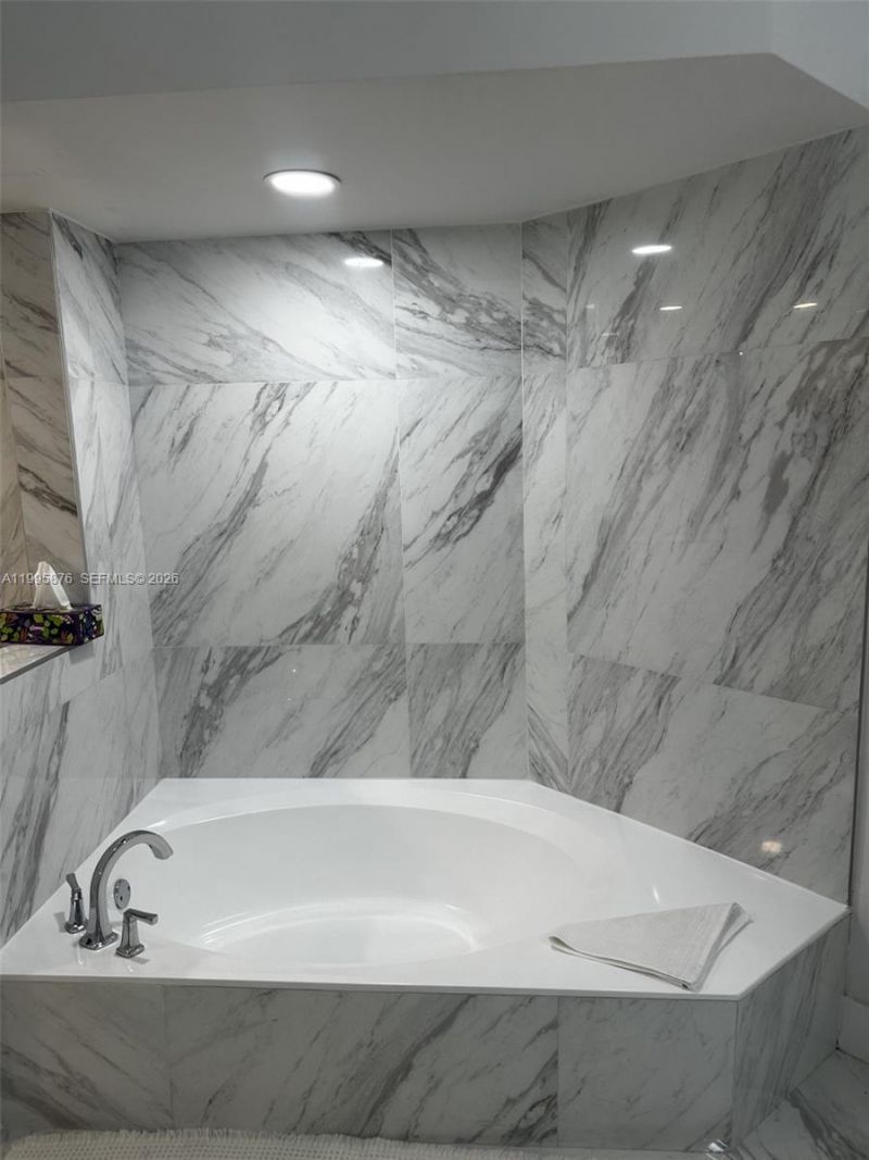 19195 NE 36th Ct , Unit 201, Aventura, FL 33180 Photo