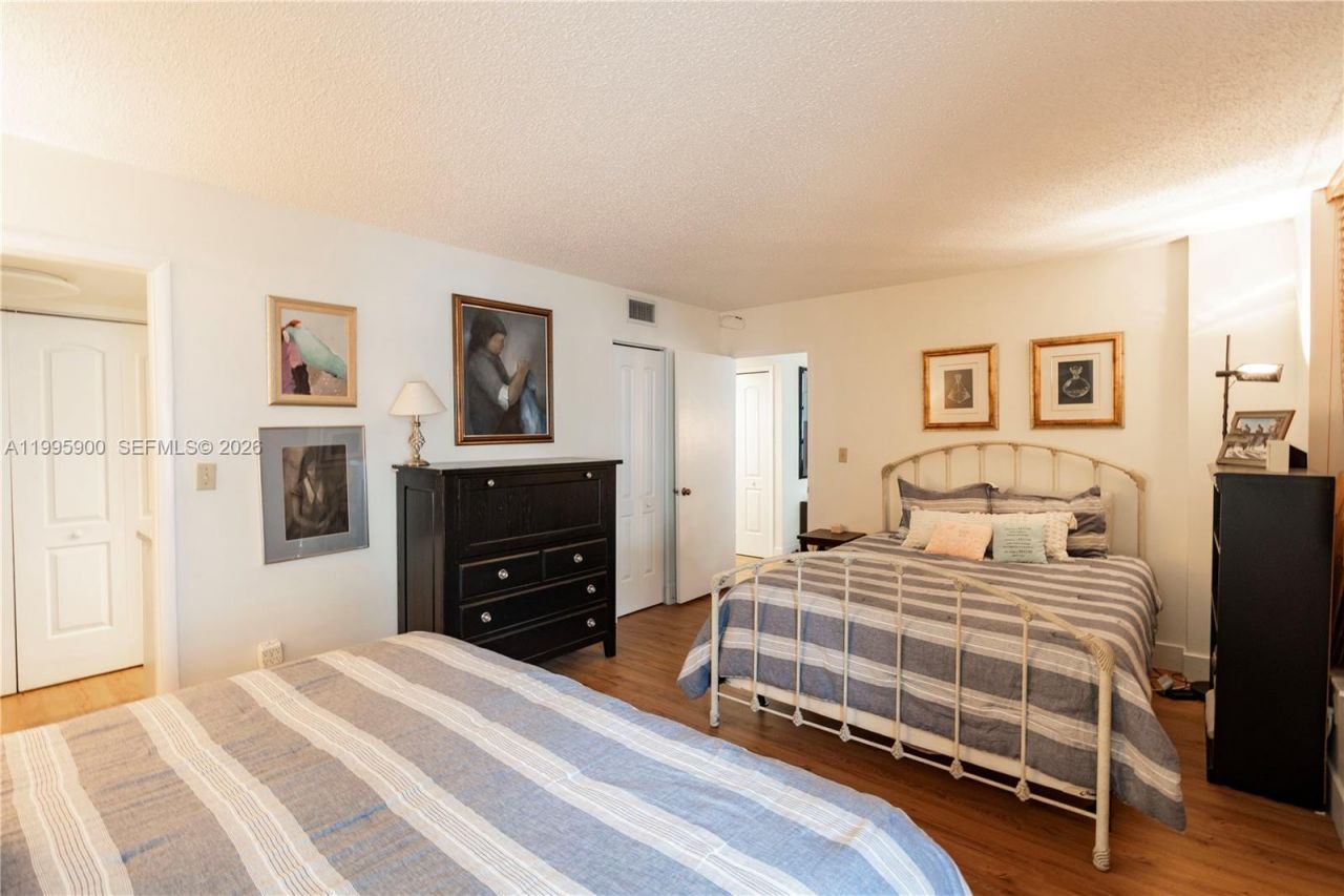 1440 Brickell Bay Dr, Unit 201, Miami, FL 33131 Photo