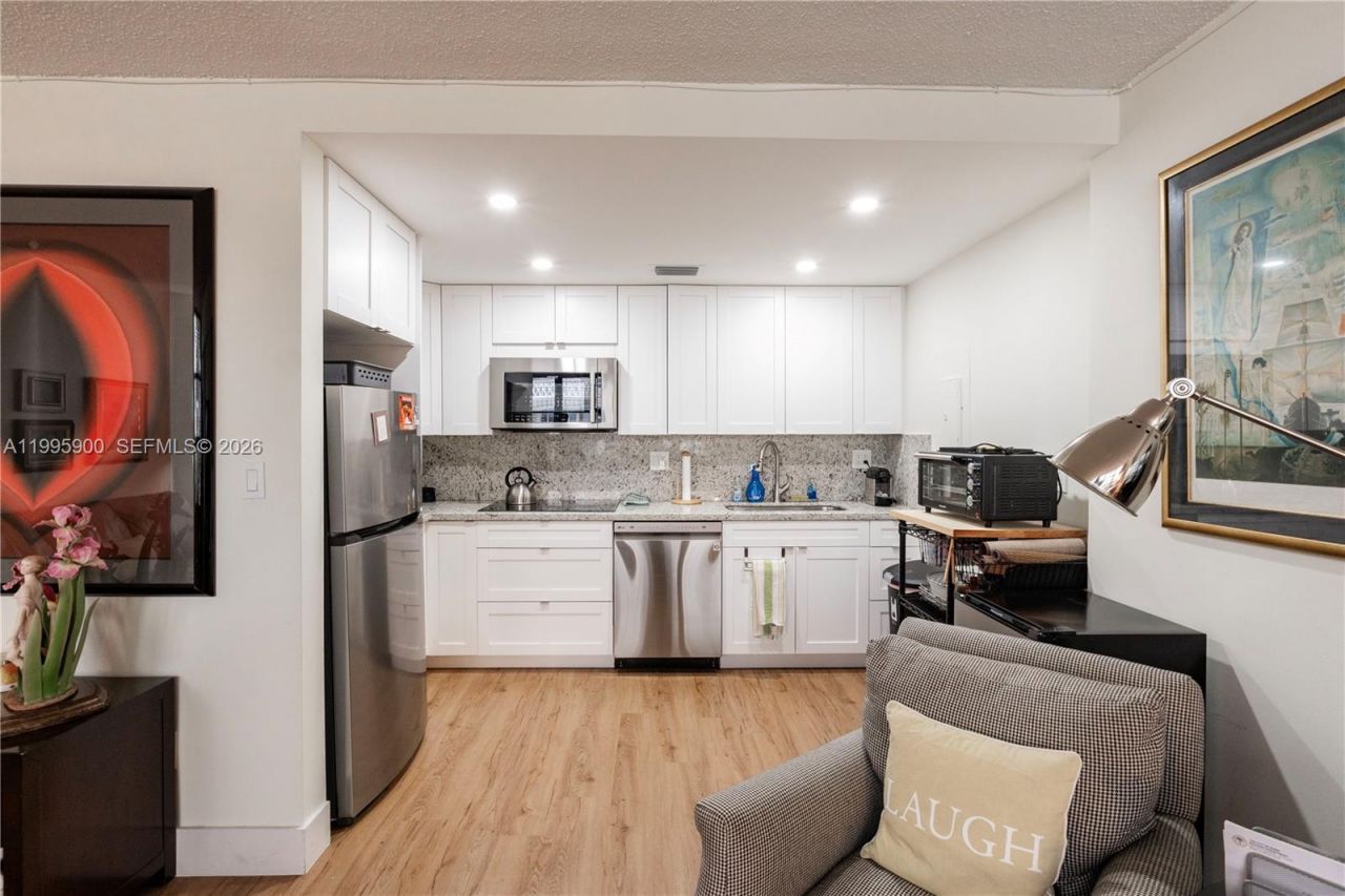 1440 Brickell Bay Dr, Unit 201, Miami, FL 33131 Photo