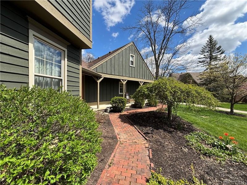 925 Scenic Knoll Knoll, Tipp City, OH 45371 Photo 2