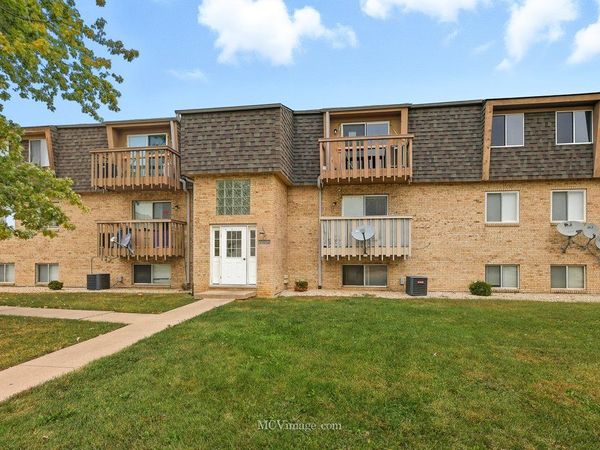 2390 Bicentennial Avenue , Unit 8, Crest Hill, IL 60403
