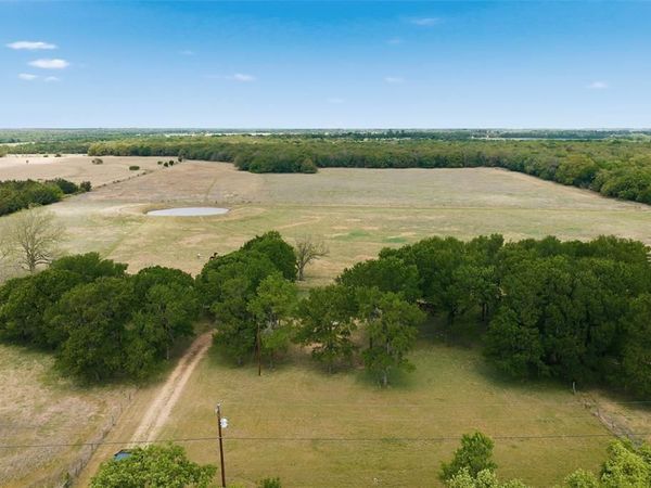 552 W White Oak Road , Ross, TX 76691