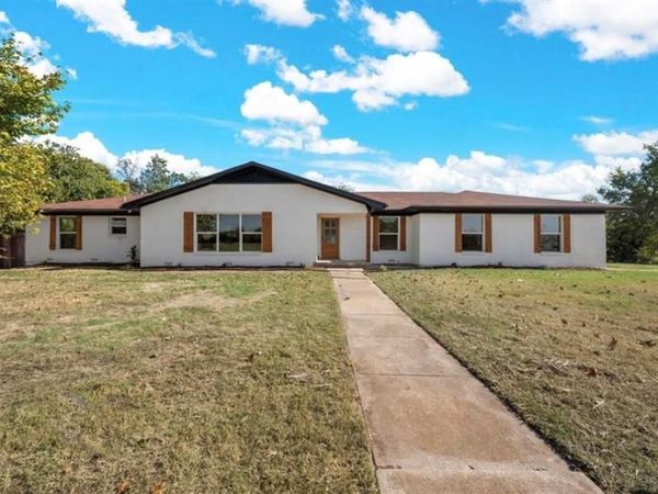 316 Benson Road , Robinson, TX 76706