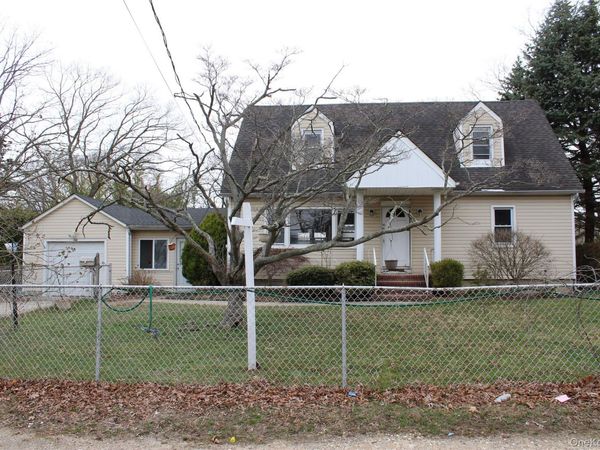 1354 Manor Lane, Bay Shore, NY 11706