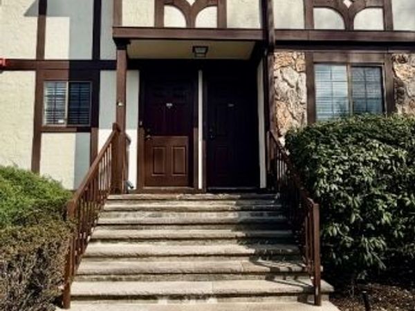 3907 Melville Ct, Mahwah, NJ 07430