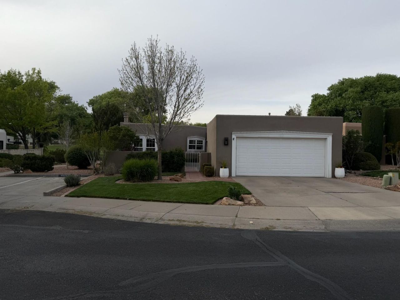 9705 Village Green Drive Ne, Albuquerque, NM 87111 Main Photo