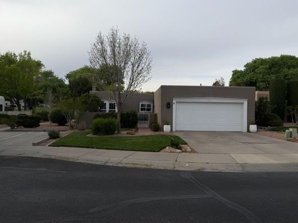 9705 Village Green Drive NE, Albuquerque, NM 87111