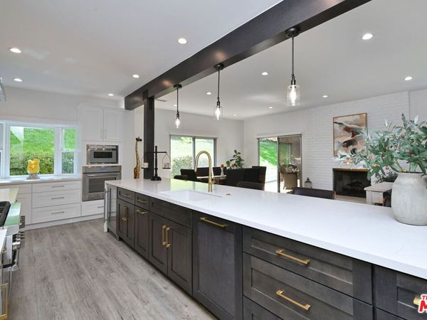 16142 Bayberry Place, Sherman Oaks, CA 91403