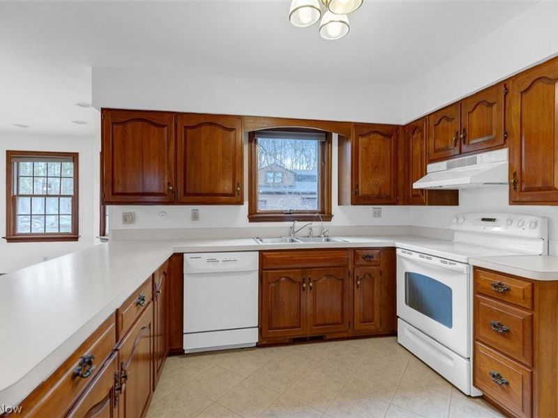 12560 Bass Lake Road, Chardon, OH 44024 Photo 10