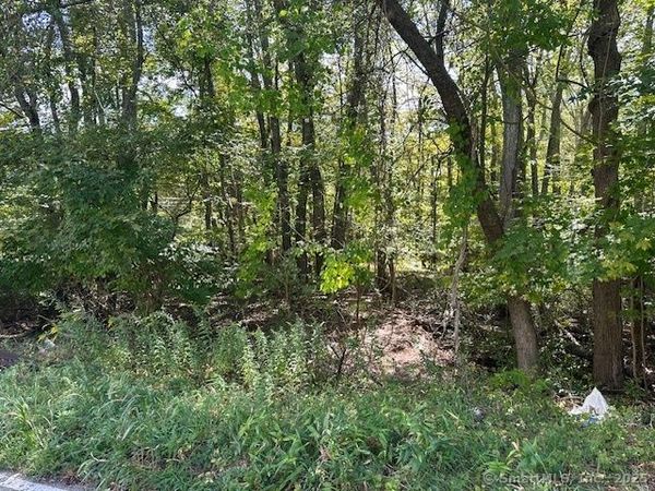 87 Fort Shantok , Montville, CT 06382