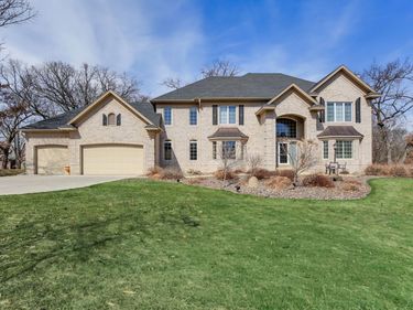 2 Bent Tree Lane, North Oaks, MN 55127