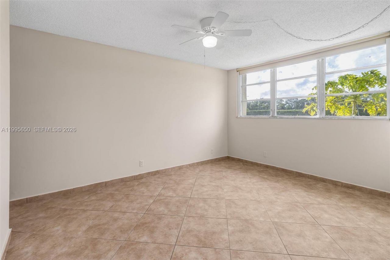 9820 S Hollybrook Lake Dr, Unit 106, Pembroke Pines, FL 33025 Photo