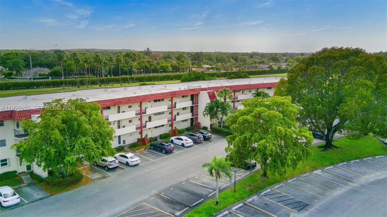 9820 S Hollybrook Lake Dr, Unit 106, Pembroke Pines, FL 33025 Photo