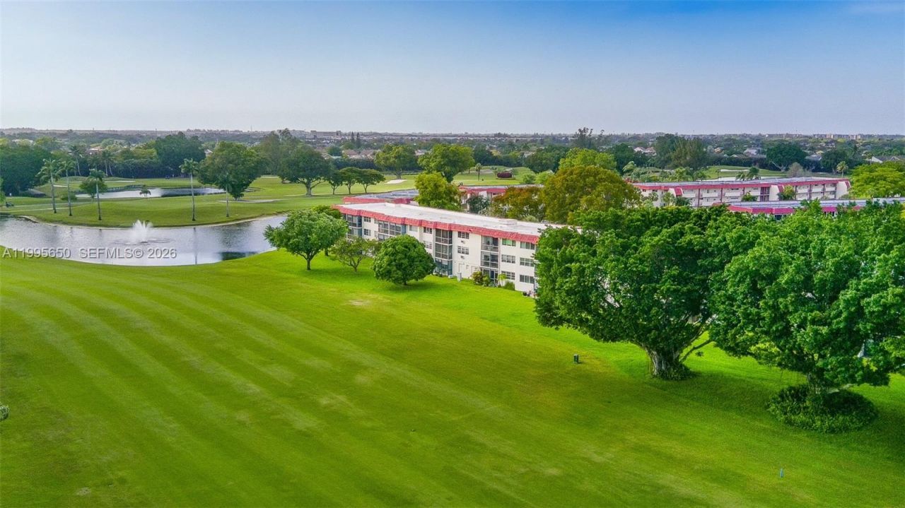 9820 S Hollybrook Lake Dr, Unit 106, Pembroke Pines, FL 33025 Photo