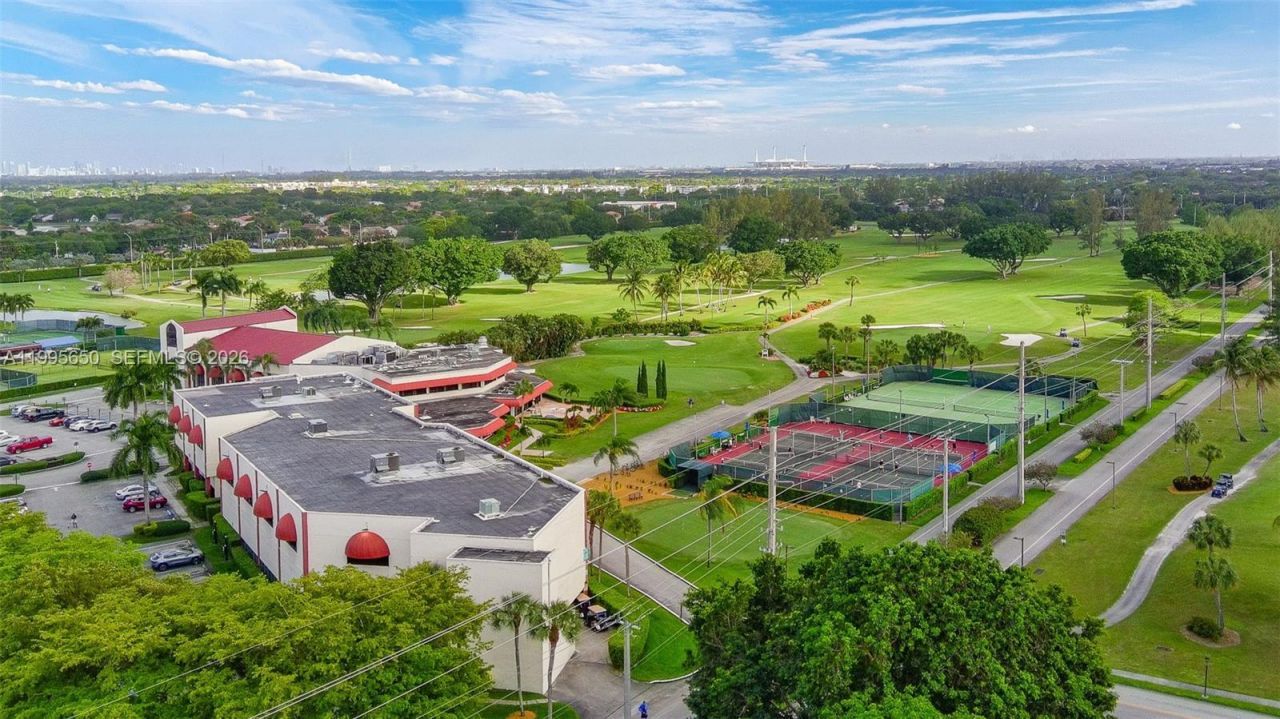 9820 S Hollybrook Lake Dr, Unit 106, Pembroke Pines, FL 33025 Photo