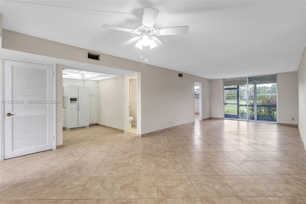 9820 S Hollybrook Lake Dr, Unit 106, Pembroke Pines, FL 33025 Photo