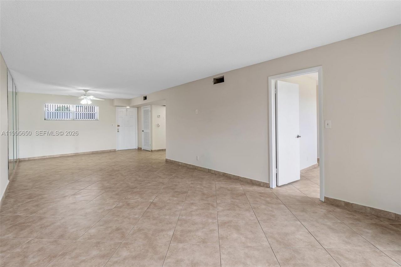 9820 S Hollybrook Lake Dr, Unit 106, Pembroke Pines, FL 33025 Photo